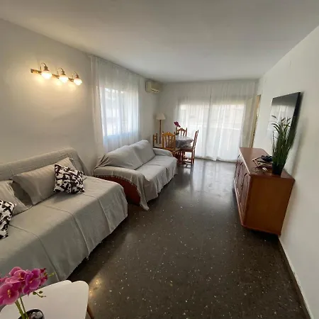 Lovely One Bedroom With Terrace And Pool Apartmán